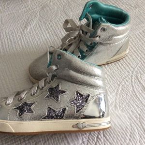 New Listing Childen’s Sketchers SZ US 4